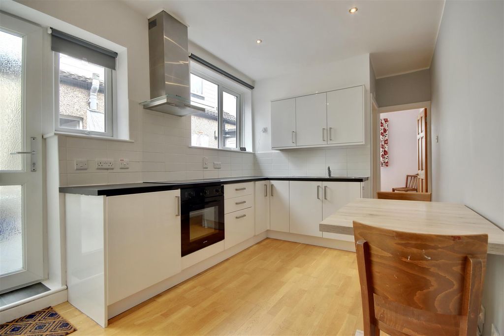 Property photo 1 of 10 E0Bdc17D-Fad0-45Df-862F-B9B59054270C_1_201_A.Jpeg