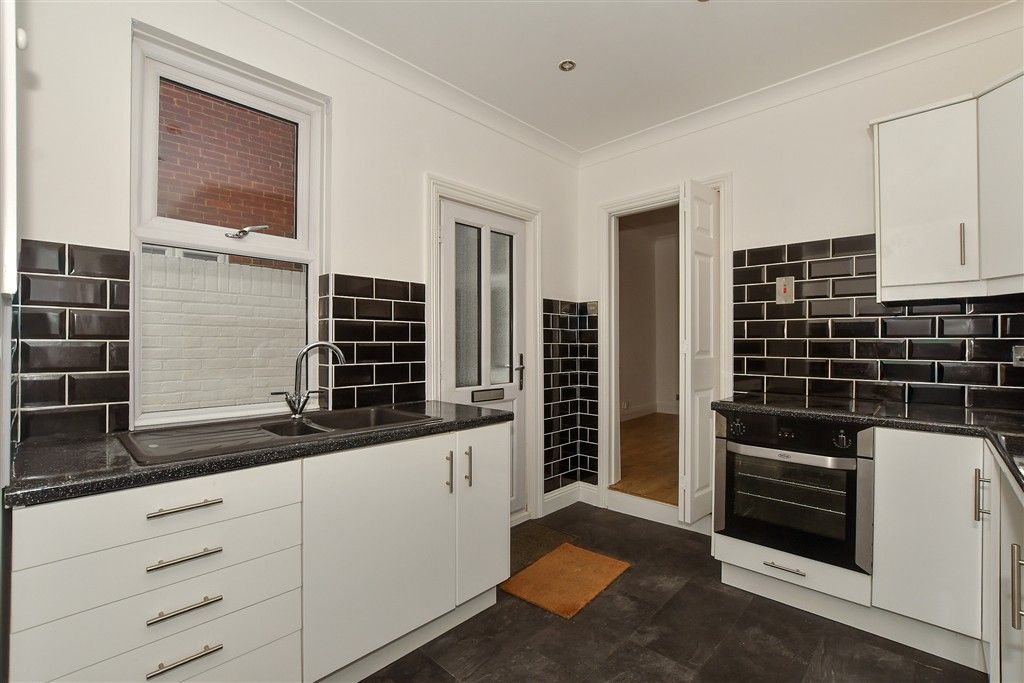 Property photo 3 of 14 Kitchen