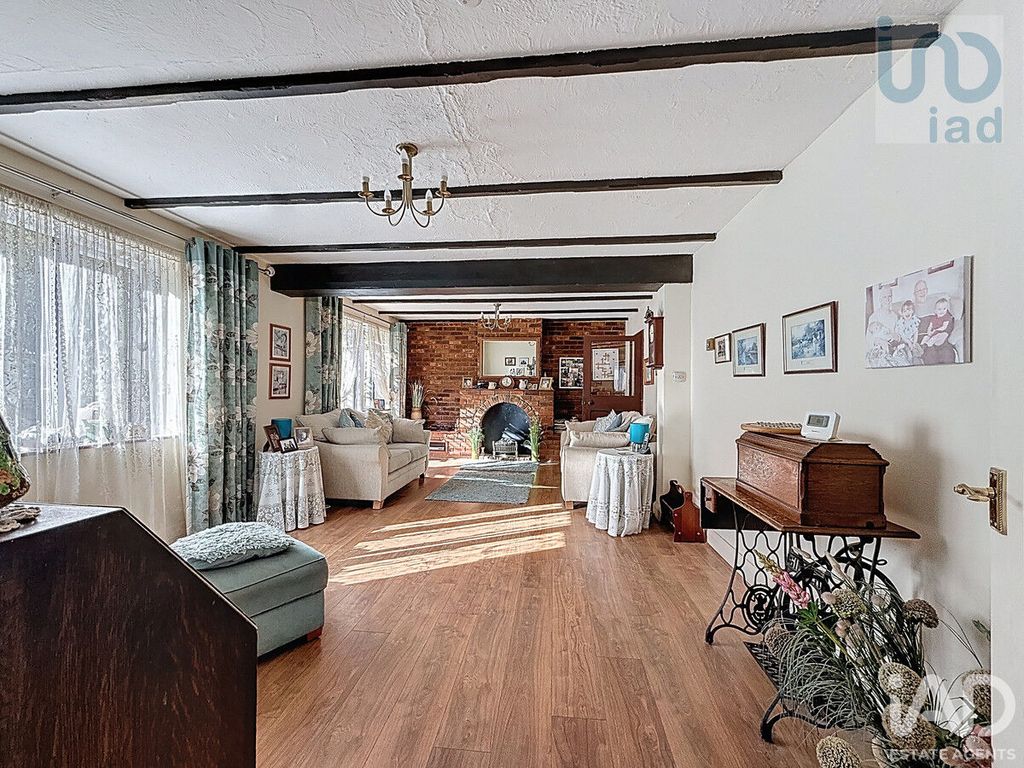 Property photo 2 of 28