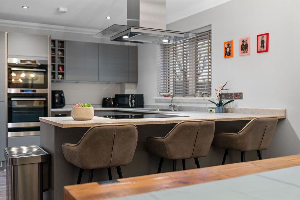 Property photo 3 of 49