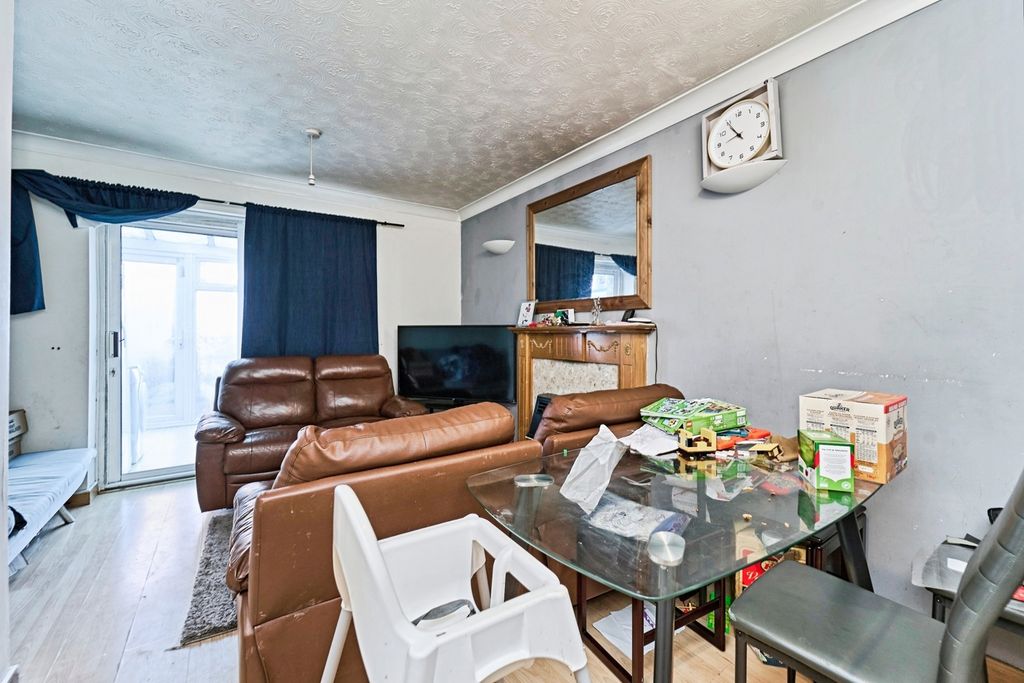 Property photo 3 of 17 Pbox-Img.Jpg