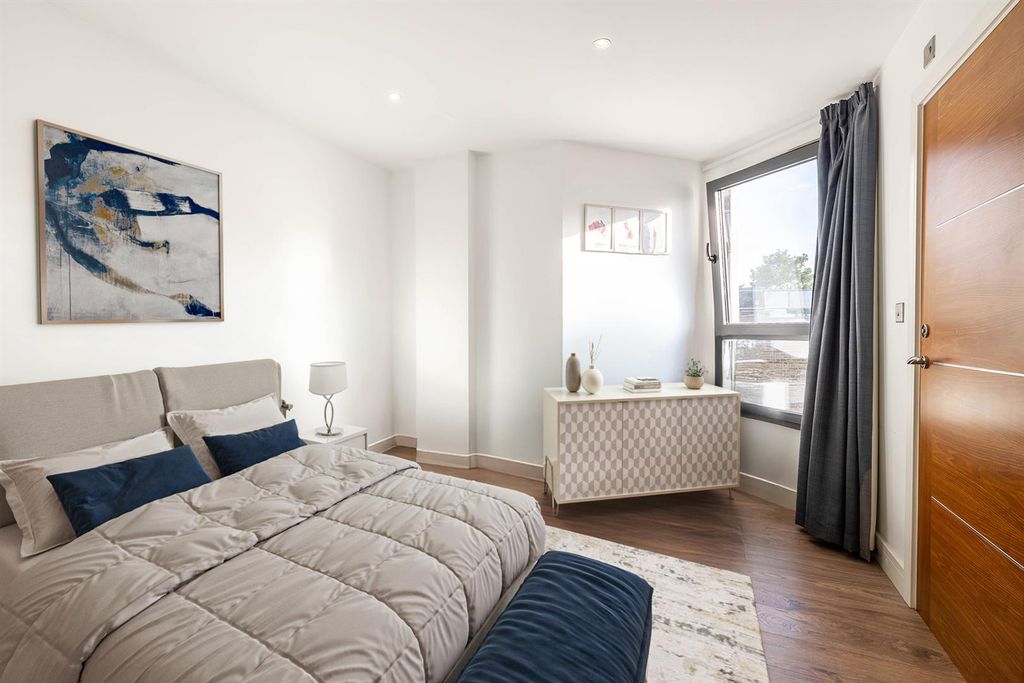 Property photo 3 of 13 Bedroom01A.Jpg