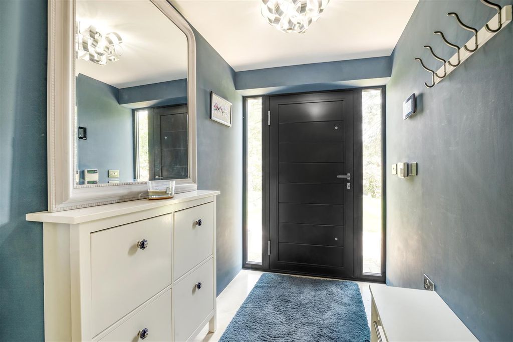Property photo 3 of 57 8690006-Interior01.Jpg