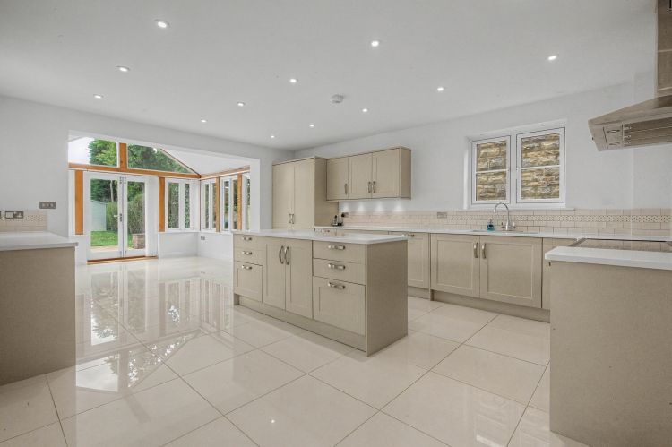 Property photo 2 of 12 330651