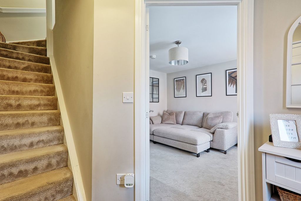 Property photo 2 of 23