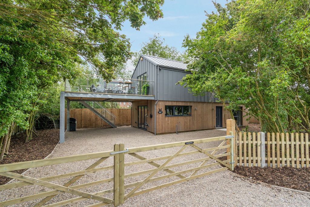 Property photo 1 of 28