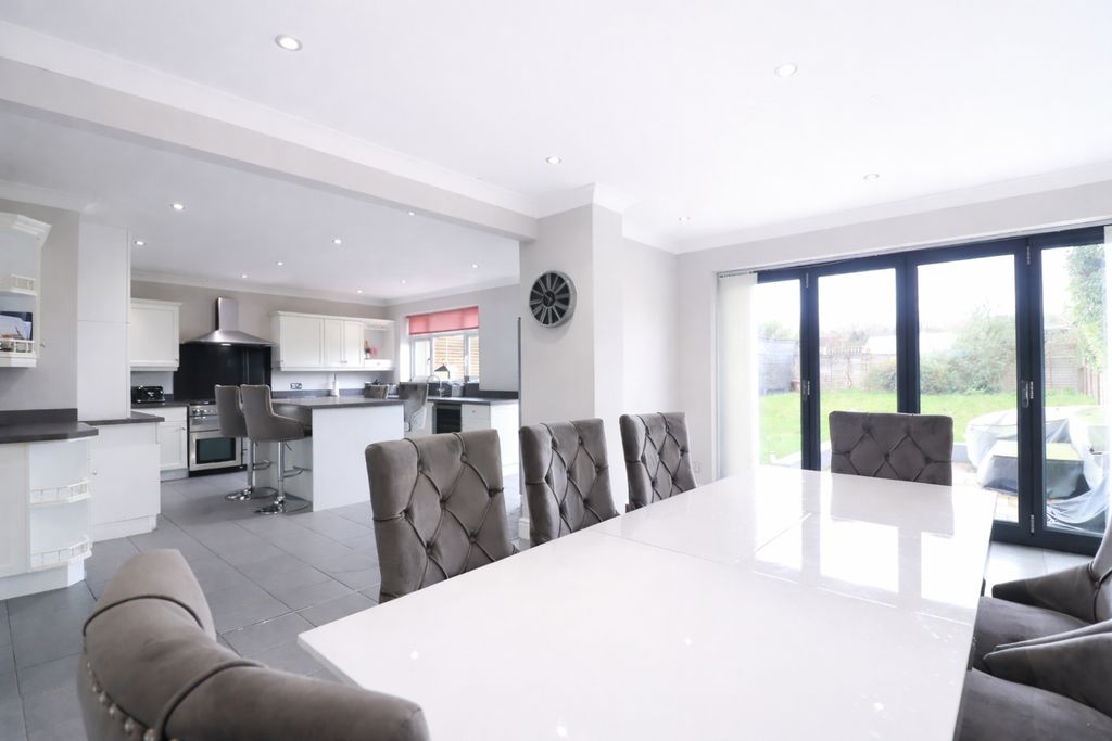 Property photo 2 of 18 Chatgpt Image Feb 11, 2026, 01_22_46 Pm