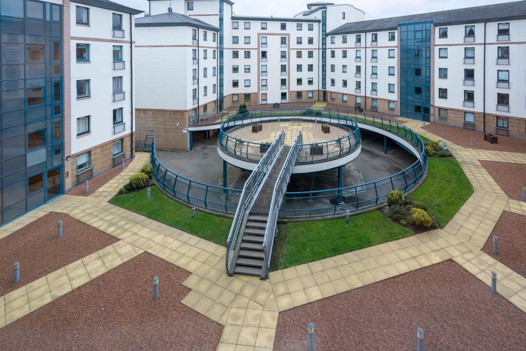 Property photo 3 of 32