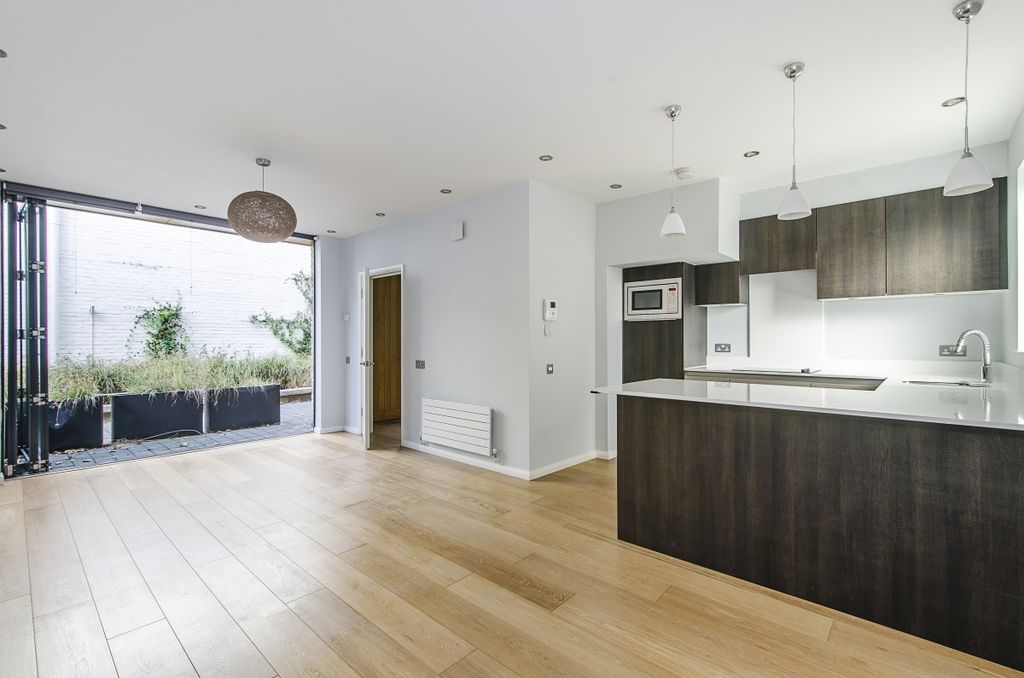 Property photo 2 of 18 Kitchen