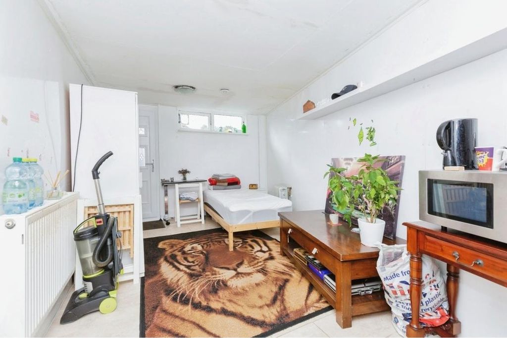 Property photo 2 of 12 Bedroom One