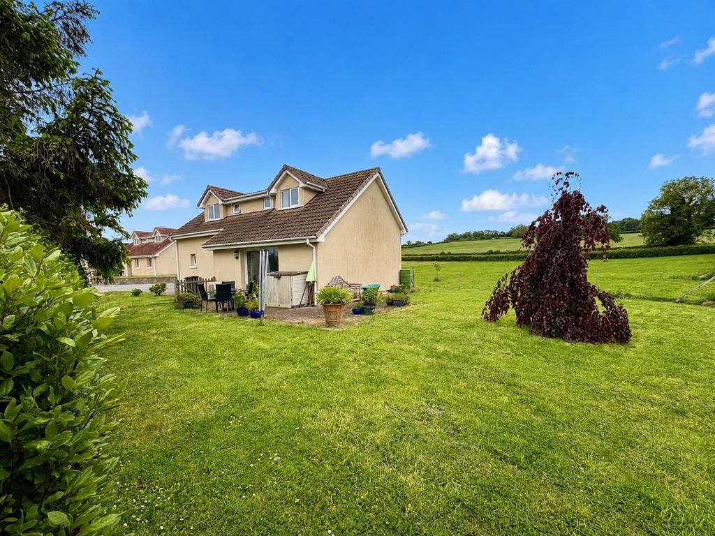 Property photo 1 of 13 0c8d69c7-6428-4Edf-9Cb2-497B50Ac4116.Png