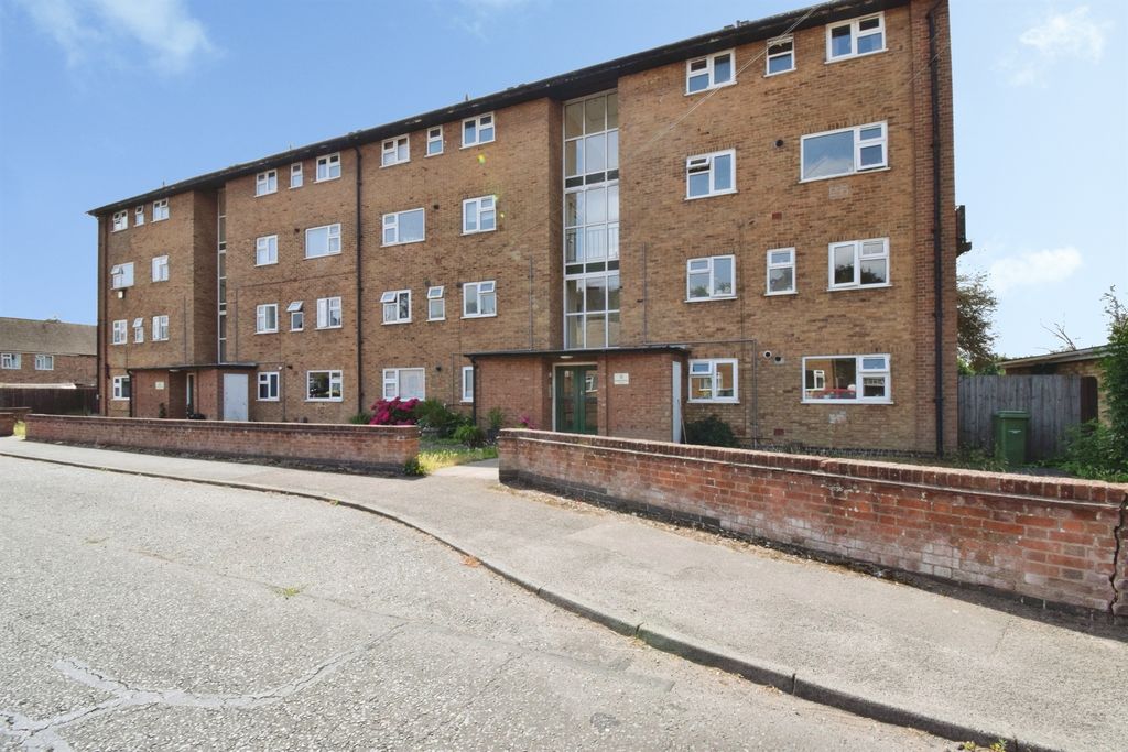 Property photo 2 of 27