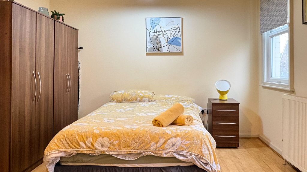 Property photo 1 of 7 Bedroom