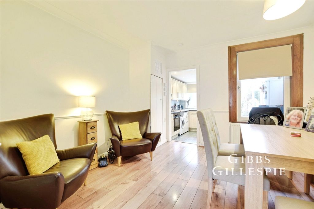 Property photo 3 of 11 3