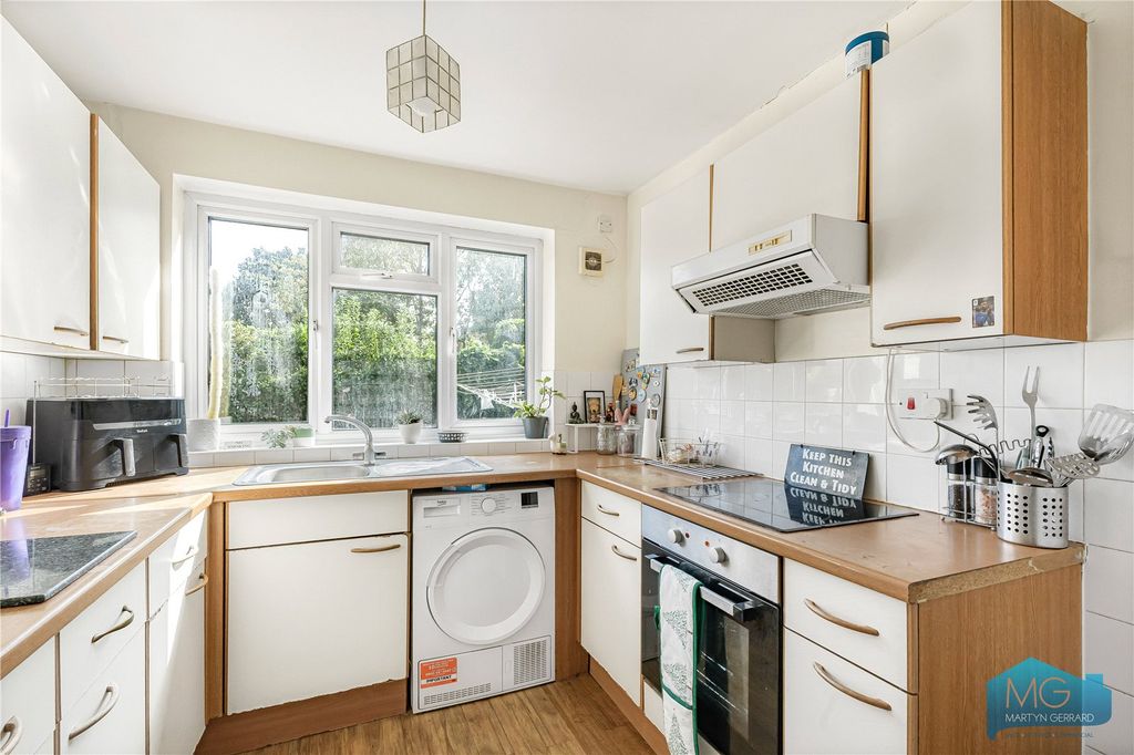 Property photo 2 of 20 Picture No. 24