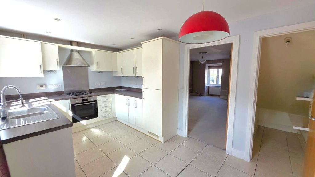 Property photo 2 of 16 Picture No. 28