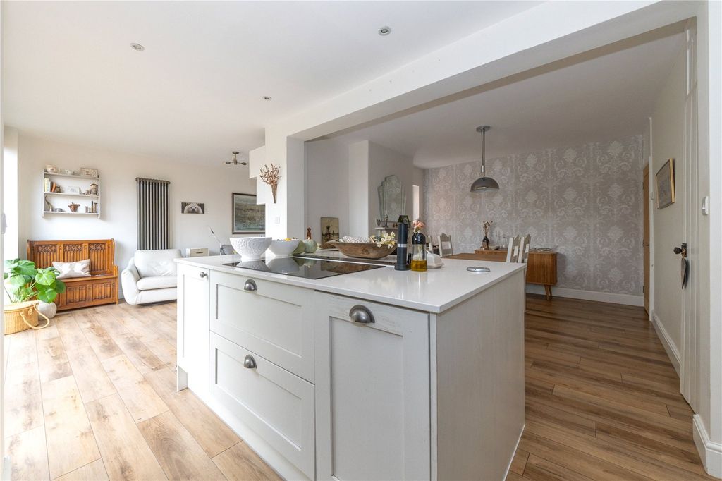 Property photo 2 of 24 Open Plan Space