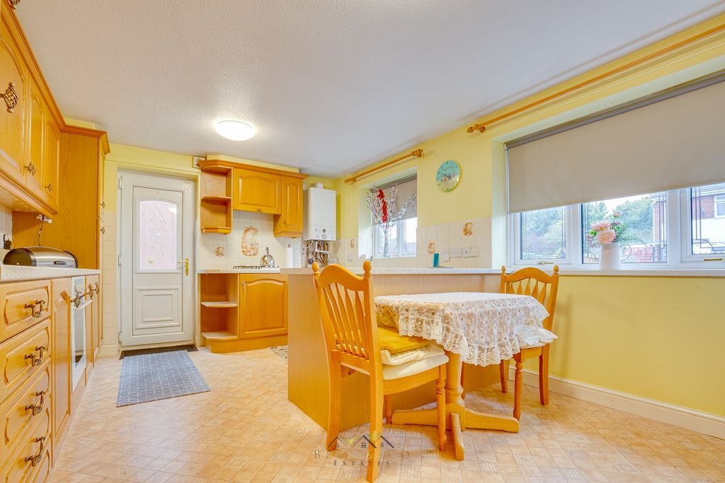 Property photo 3 of 27 Kitchen 1.2