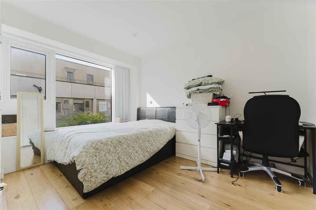 Studio for saleLampton Road, Hounslow TW3 photo 4