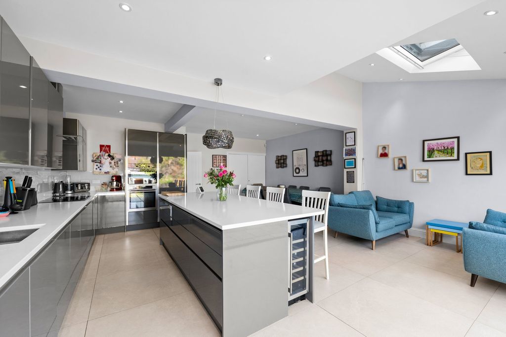 Property photo 2 of 19