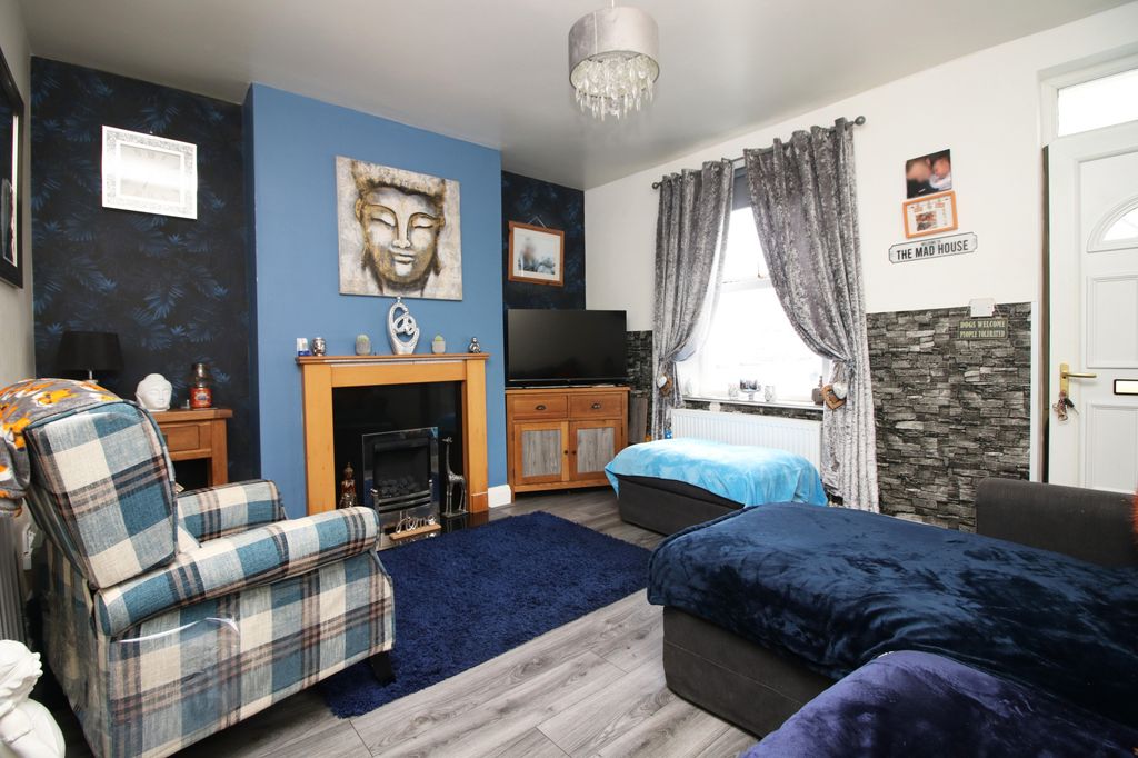 Property photo 2 of 11