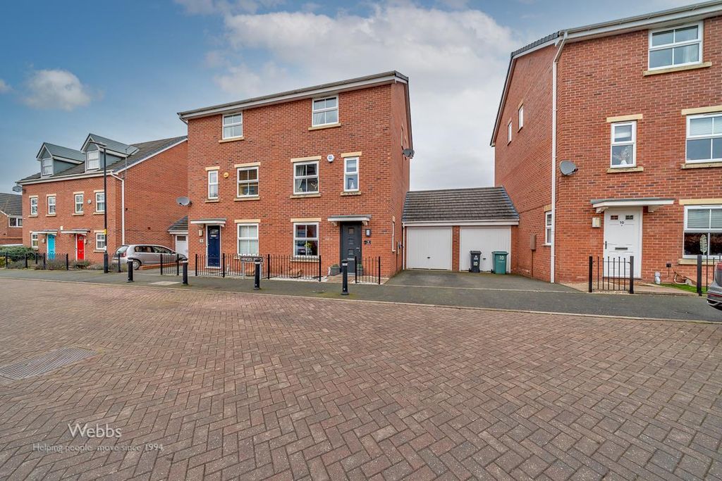 Property photo 1 of 39 Â© Webbs Estate Agents Â© (4 Of 5).Jpg