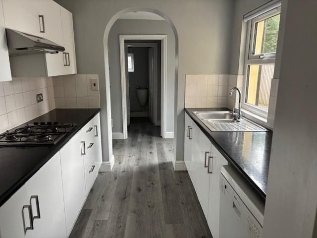 Property photo 3 of 8 Kitchen.Jpg