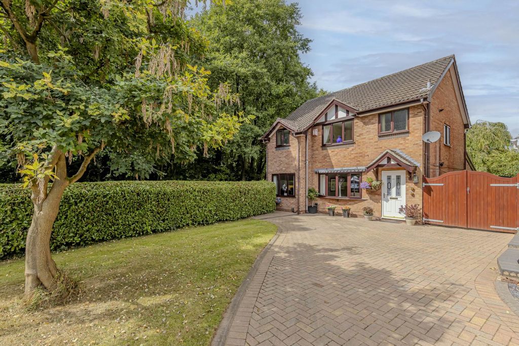 Property photo 1 of 28