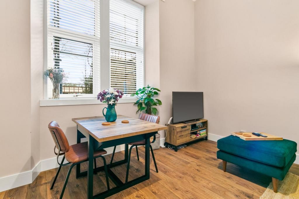 Property photo 2 of 27