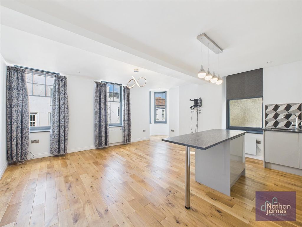 Property photo 3 of 9 Cam03071G0-Pr0016-Still002.Jpg