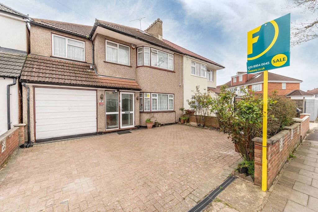 Property photo 2 of 25