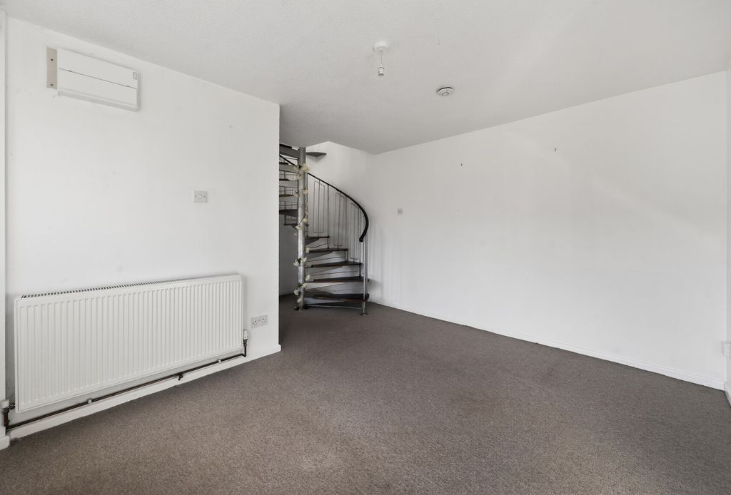 Property photo 3 of 8 1431893-4-69Bc32E...