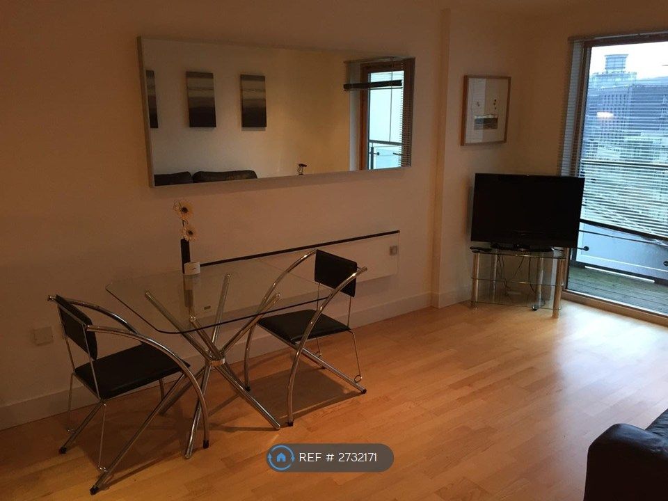 Property photo 3 of 8 Kitchen/Living Area