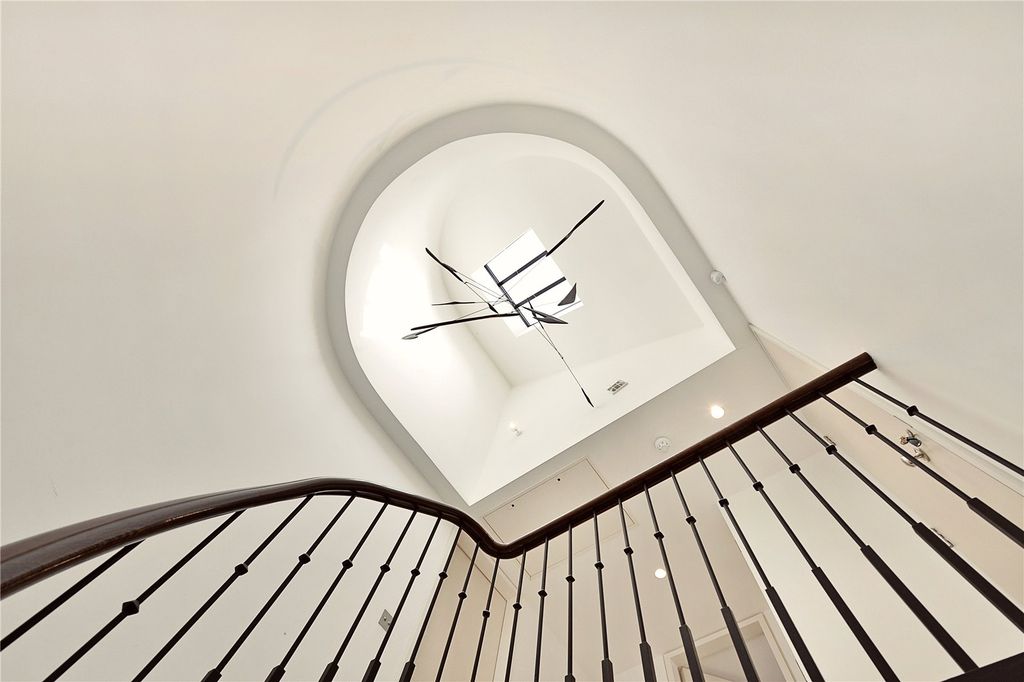 Property photo 3 of 14 Picture No. 11