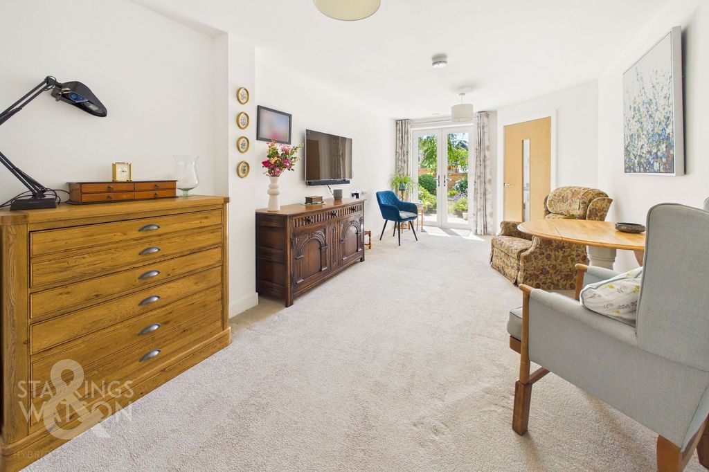Property photo 2 of 17