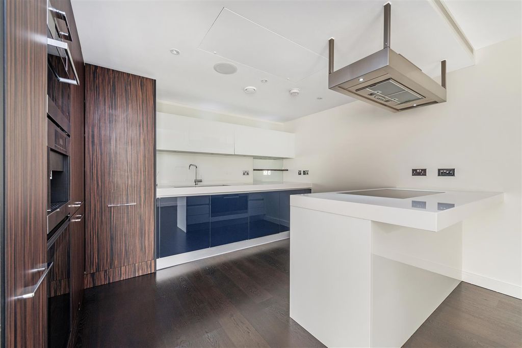 Property photo 2 of 11 Kitchen