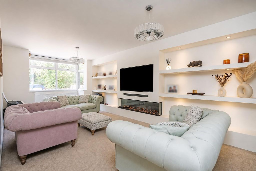 Property photo 2 of 18 Lounge.Jpg