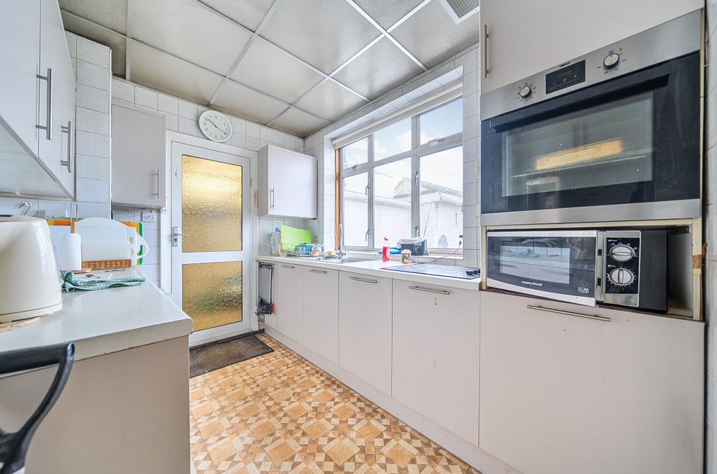 Property photo 2 of 20 1408473-8-698503c...