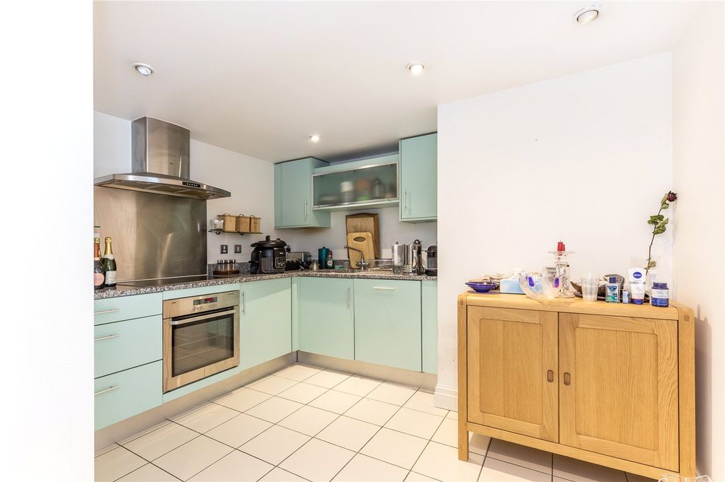 Property photo 2 of 9 Kitchen