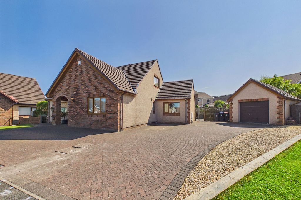 Property photo 1 of 32