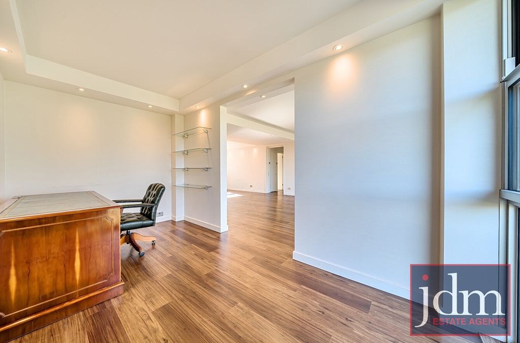 Property photo 2 of 8 49586721-9064-457...