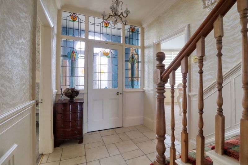 Property photo 2 of 45 Entrance Hall