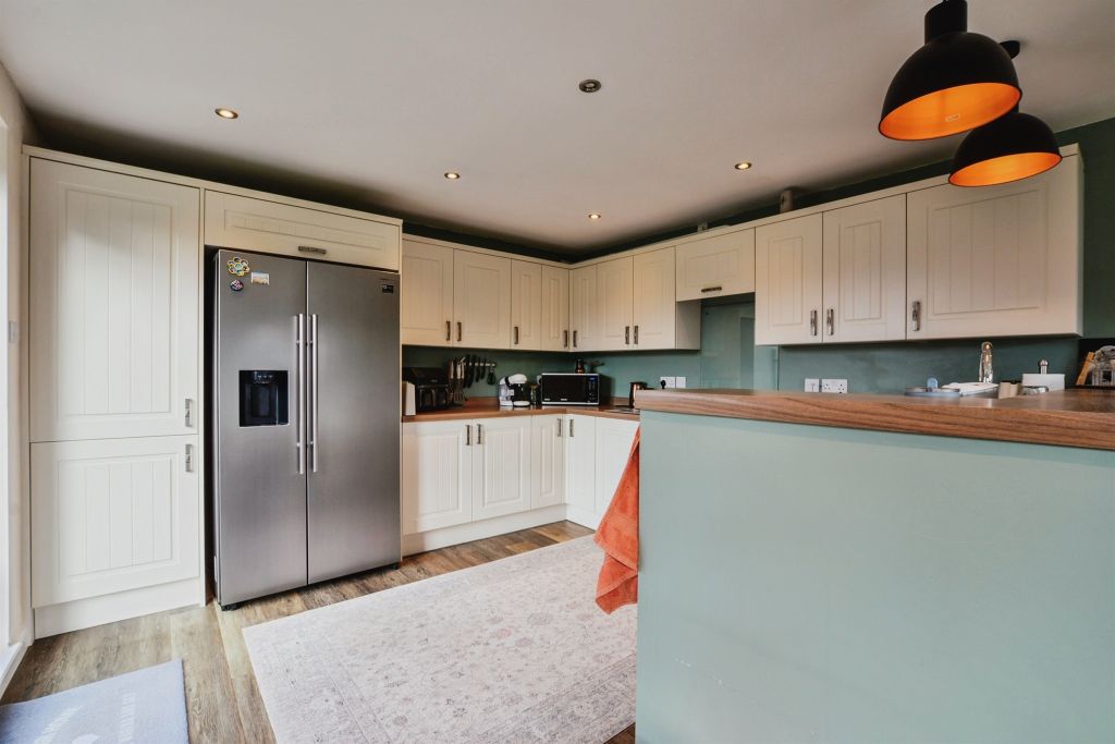 Property photo 2 of 32