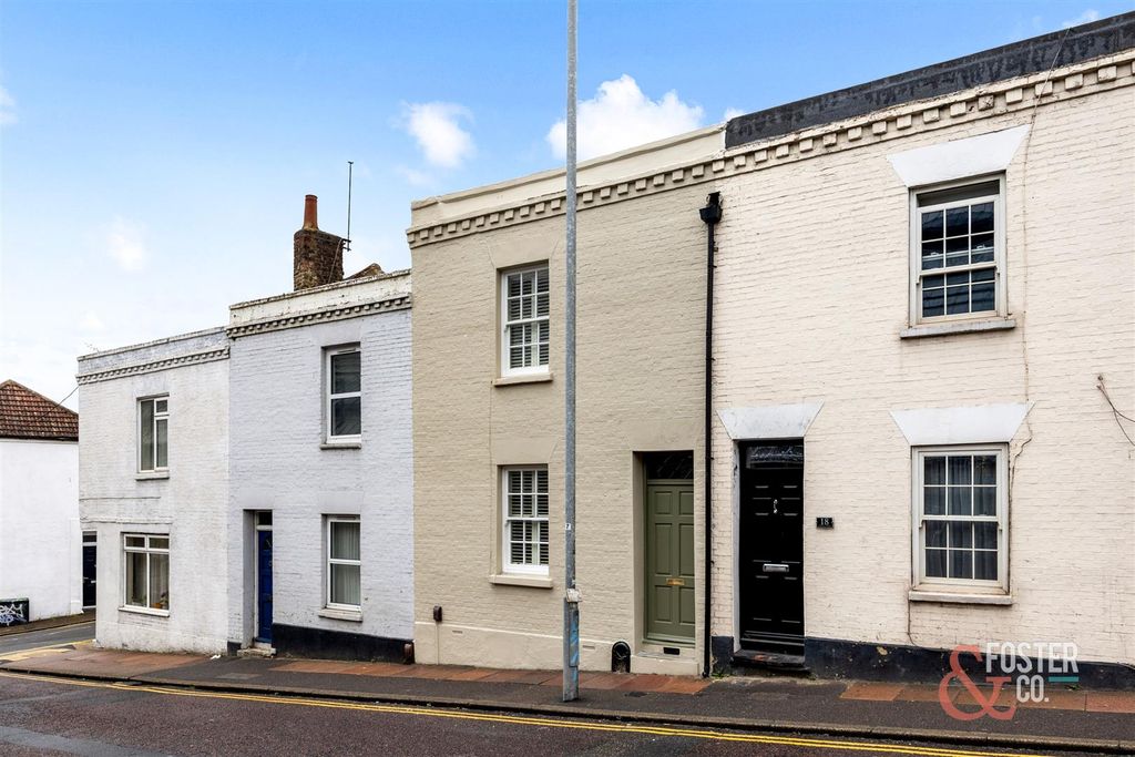 Property photo 1 of 19 Terminus Road, 17-026.Jpg