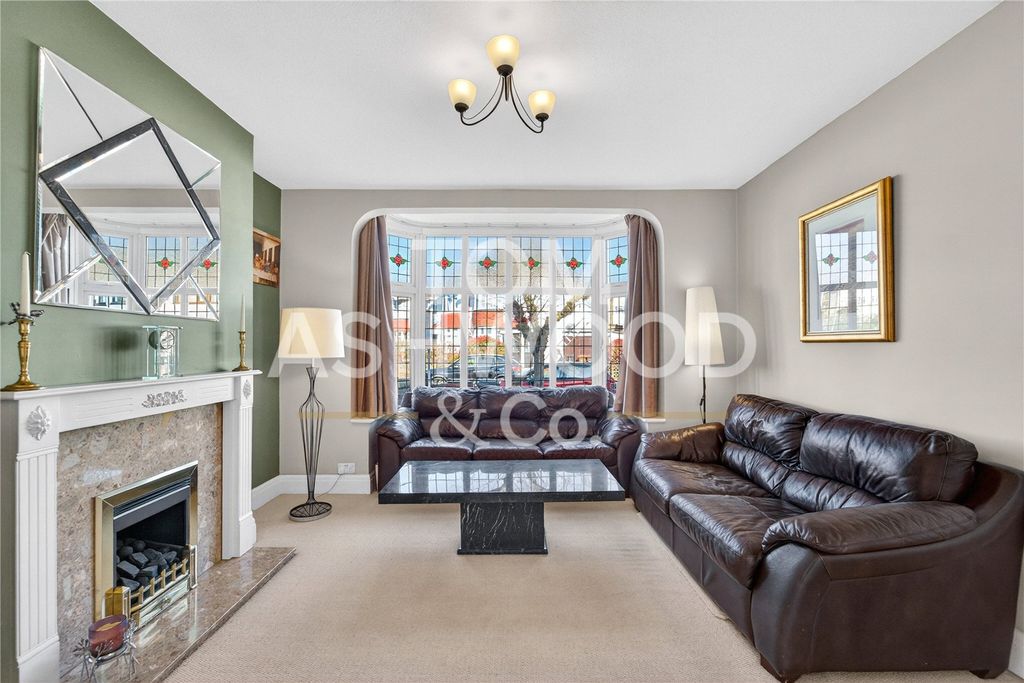 Property photo 2 of 24 Picture No. 83