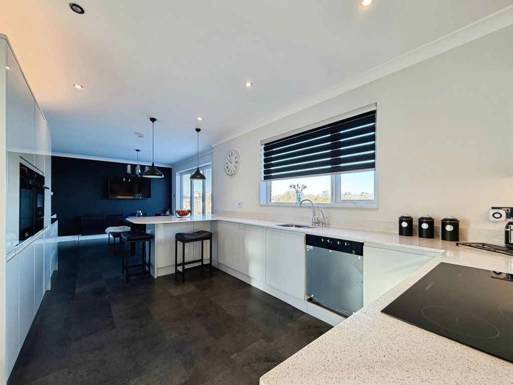 Property photo 2 of 25