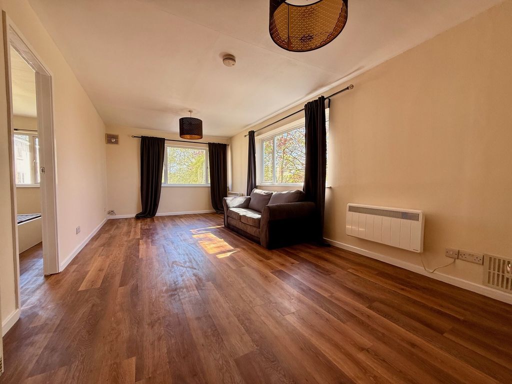 Property photo 1 of 8 Fdebdf94-84c2-47F6-A5Ac-A816Ae2Fc30E