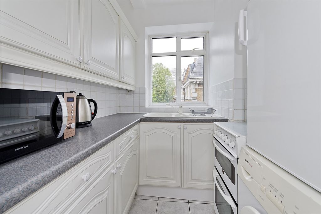 Property photo 2 of 7 Kitchen
