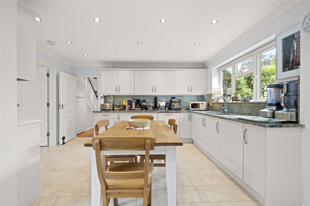 Property photo 2 of 20 Picture No. 27