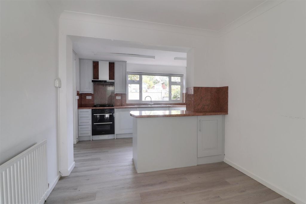 Property photo 3 of 27